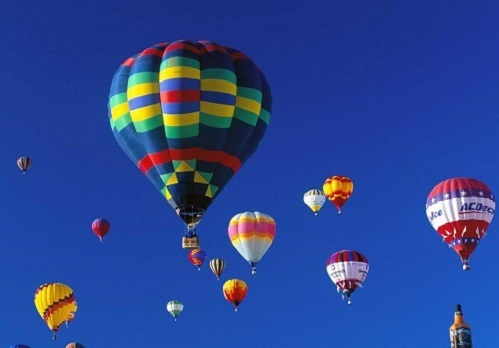 有哪些因素会影响热气球的飞行